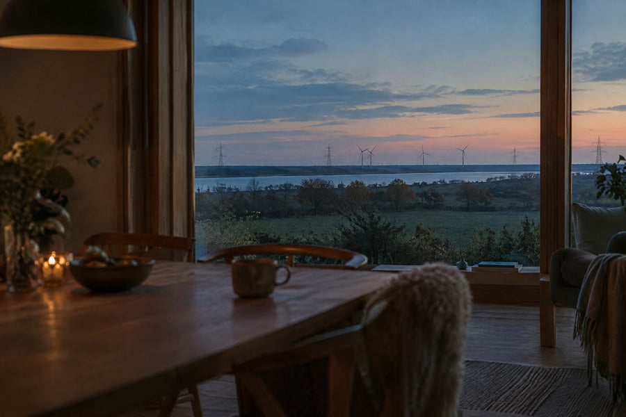 Vindmølle, elmast og batteri: fremtidens elnet