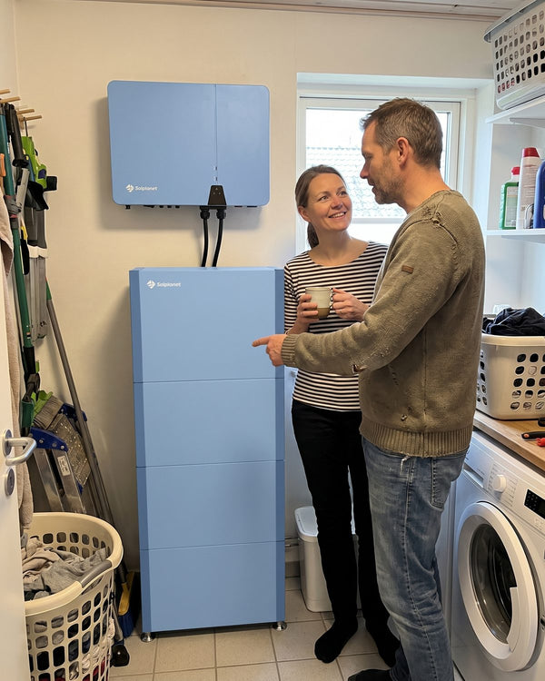 Hjemmebatteri i teknikrummet ved varmtvandsbeholderen